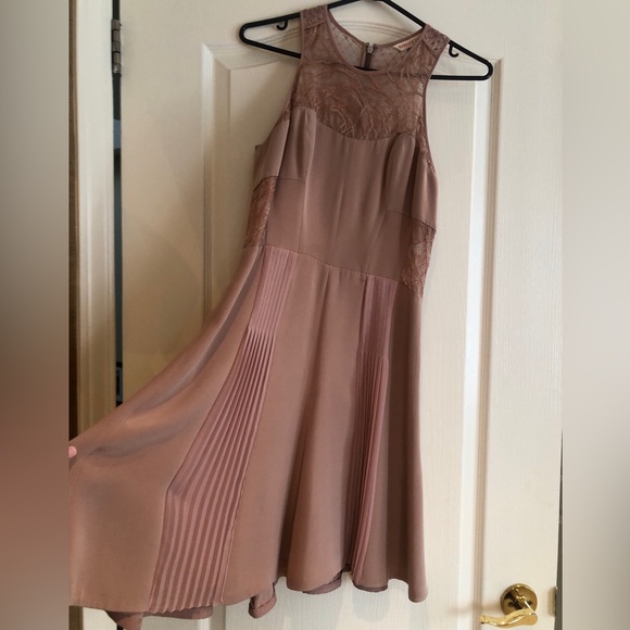 Stunning 100% Silk Dress in blush tone. - Picture 6 of 6